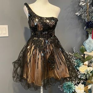 Gorgeous One shoulder party dress!! Worn once!! Stunning dress!!